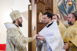 Митрополит Игнатий совершил Божественную литургию в храме святителя Тихона Задонского г. Саратова