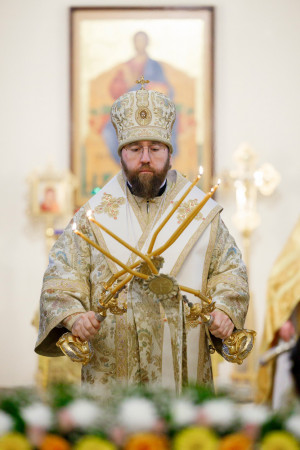 Митрополит Игнатий совершил Божественную литургию в храме святителя Тихона Задонского г. Саратова