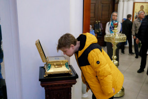 Митрополит Игнатий совершил Божественную литургию в храме святителя Тихона Задонского г. Саратова