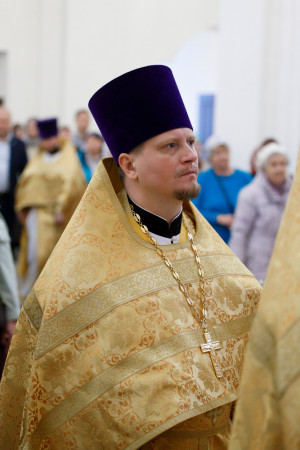 Митрополит Игнатий совершил Божественную литургию в храме святителя Тихона Задонского г. Саратова