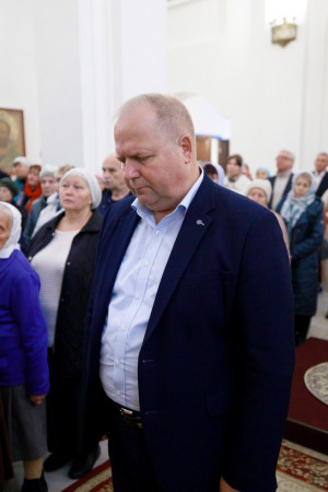Митрополит Игнатий совершил Божественную литургию в храме святителя Тихона Задонского г. Саратова