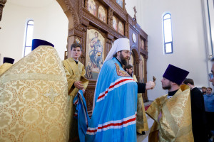 Митрополит Игнатий совершил Божественную литургию в храме святителя Тихона Задонского г. Саратова