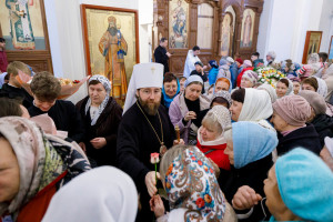 Митрополит Игнатий совершил Божественную литургию в храме святителя Тихона Задонского г. Саратова