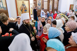 Митрополит Игнатий совершил Божественную литургию в храме святителя Тихона Задонского г. Саратова