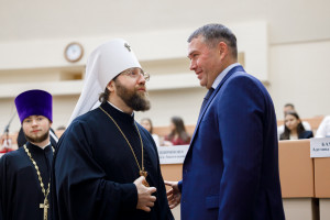 Митрополит Игнатий принял участие в расширенном рабочем заседании в Саратовской областной думе