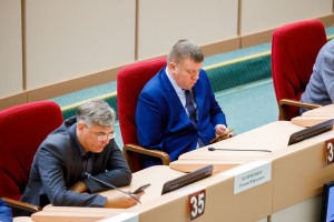 Митрополит Игнатий принял участие в расширенном рабочем заседании в Саратовской областной думе
