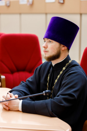 Митрополит Игнатий принял участие в расширенном рабочем заседании в Саратовской областной думе