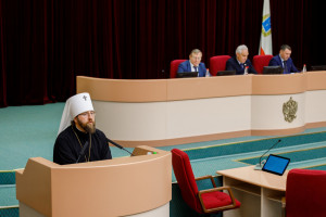 Митрополит Игнатий принял участие в расширенном рабочем заседании в Саратовской областной думе
