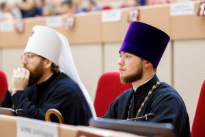 Митрополит Игнатий принял участие в расширенном рабочем заседании в Саратовской областной думе