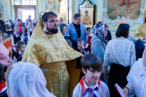 Митрополит Игнатий совершил детскую Литургию в Покровском соборе г. Саратова