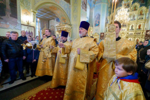 Митрополит Игнатий совершил детскую Литургию в Покровском соборе г. Саратова