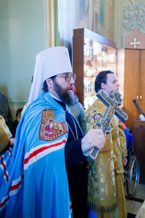 Митрополит Игнатий совершил детскую Литургию в Покровском соборе г. Саратова