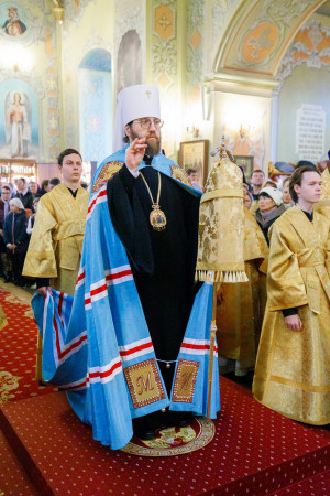 Митрополит Игнатий совершил детскую Литургию в Покровском соборе г. Саратова
