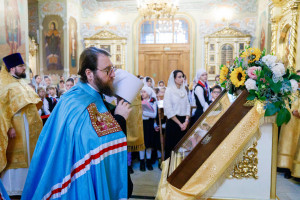 Митрополит Игнатий совершил детскую Литургию в Покровском соборе г. Саратова