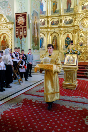 Митрополит Игнатий совершил детскую Литургию в Покровском соборе г. Саратова