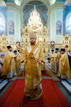 Митрополит Игнатий совершил детскую Литургию в Покровском соборе г. Саратова