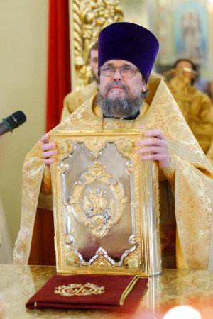 Митрополит Игнатий совершил детскую Литургию в Покровском соборе г. Саратова