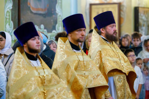 Митрополит Игнатий совершил детскую Литургию в Покровском соборе г. Саратова