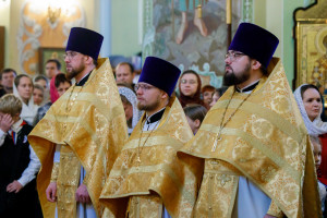 Митрополит Игнатий совершил детскую Литургию в Покровском соборе г. Саратова