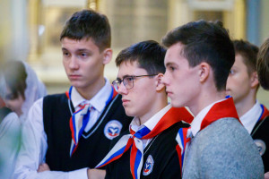 Митрополит Игнатий совершил детскую Литургию в Покровском соборе г. Саратова