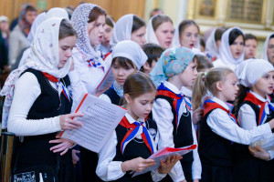 Митрополит Игнатий совершил детскую Литургию в Покровском соборе г. Саратова