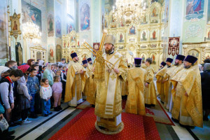 Митрополит Игнатий совершил детскую Литургию в Покровском соборе г. Саратова