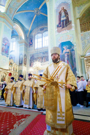 Митрополит Игнатий совершил детскую Литургию в Покровском соборе г. Саратова