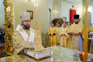 Митрополит Игнатий совершил детскую Литургию в Покровском соборе г. Саратова