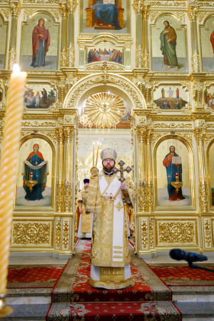 Митрополит Игнатий совершил детскую Литургию в Покровском соборе г. Саратова