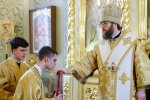 Митрополит Игнатий совершил детскую Литургию в Покровском соборе г. Саратова