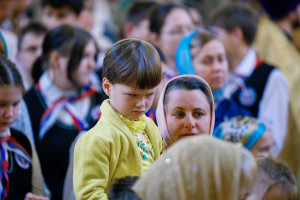 Митрополит Игнатий совершил детскую Литургию в Покровском соборе г. Саратова
