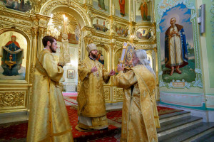 Митрополит Игнатий совершил детскую Литургию в Покровском соборе г. Саратова