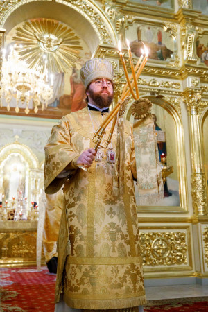 Митрополит Игнатий совершил детскую Литургию в Покровском соборе г. Саратова