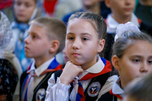 Митрополит Игнатий совершил детскую Литургию в Покровском соборе г. Саратова