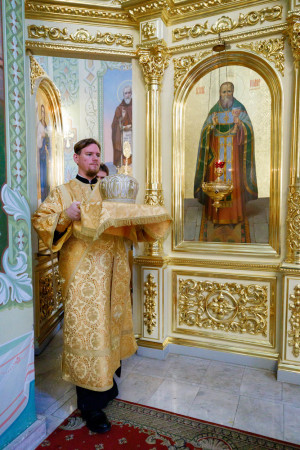 Митрополит Игнатий совершил детскую Литургию в Покровском соборе г. Саратова