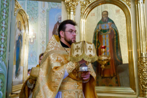 Митрополит Игнатий совершил детскую Литургию в Покровском соборе г. Саратова