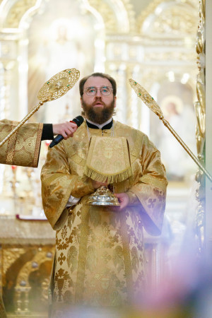 Митрополит Игнатий совершил детскую Литургию в Покровском соборе г. Саратова