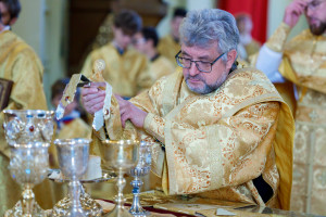 Митрополит Игнатий совершил детскую Литургию в Покровском соборе г. Саратова