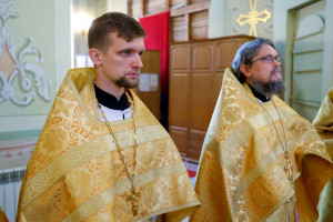 Митрополит Игнатий совершил детскую Литургию в Покровском соборе г. Саратова