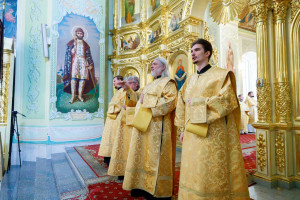 Митрополит Игнатий совершил детскую Литургию в Покровском соборе г. Саратова
