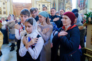 Митрополит Игнатий совершил детскую Литургию в Покровском соборе г. Саратова