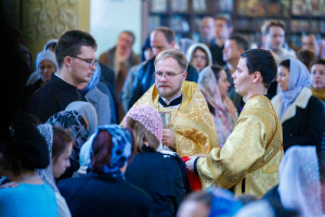 Митрополит Игнатий совершил детскую Литургию в Покровском соборе г. Саратова