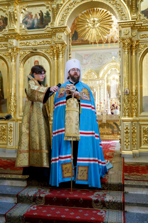 Митрополит Игнатий совершил детскую Литургию в Покровском соборе г. Саратова