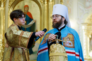 Митрополит Игнатий совершил детскую Литургию в Покровском соборе г. Саратова