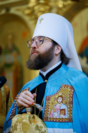 Митрополит Игнатий совершил детскую Литургию в Покровском соборе г. Саратова