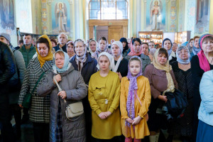 Митрополит Игнатий совершил детскую Литургию в Покровском соборе г. Саратова