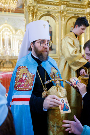 Митрополит Игнатий совершил детскую Литургию в Покровском соборе г. Саратова