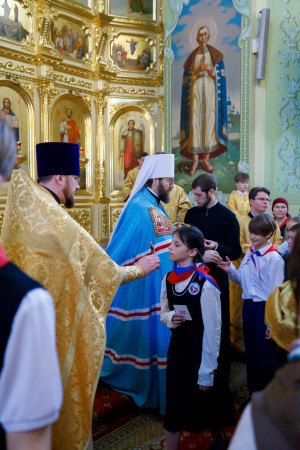 Митрополит Игнатий совершил детскую Литургию в Покровском соборе г. Саратова