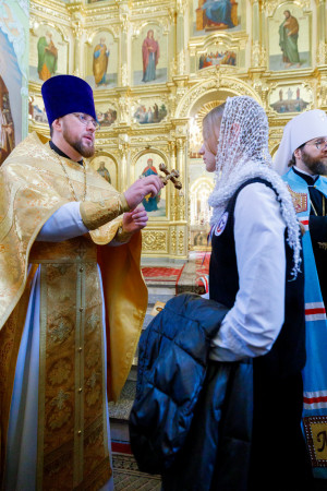 Митрополит Игнатий совершил детскую Литургию в Покровском соборе г. Саратова