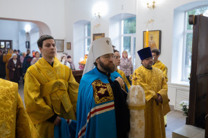 Митрополит Игнатий совершил Божественную литургию в храме Архангела Михаила г. Аткарска